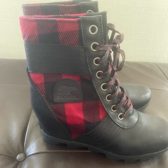 Sorel Lexie Leather Plaid Wedge Boot. - Picture 6 of 12